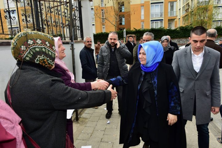 شيماء دوغوجو أول رئيسة بلدية محجبة في اسطنبول/ (مواقع التواصل) 