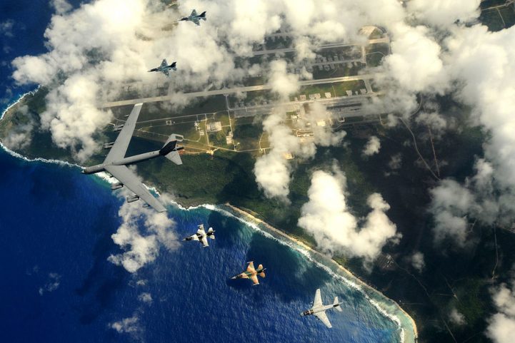 سلاح الجو الأمريكي B-52 المهاجم، صورة جوية من قبل الرقيب. كيفن ج في سلاح الجو الأمريكي