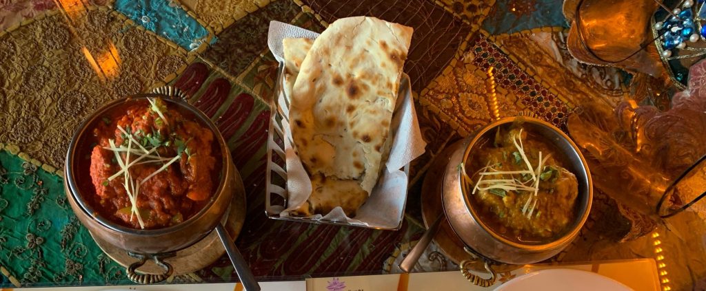 طبق دجاج تيكا ماسالا أحد أشهر الأكلات الهندية الشعبية