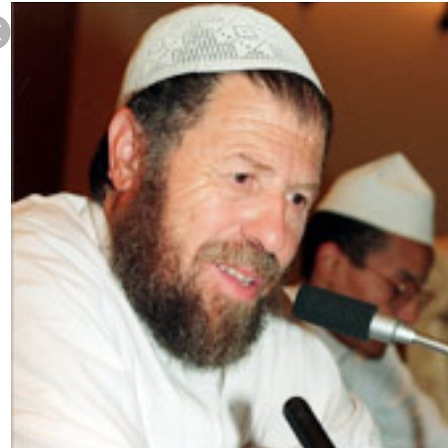 الآلاف يشيعون جثمان عباسي مدني الى مثواه الأخير في الجزائر