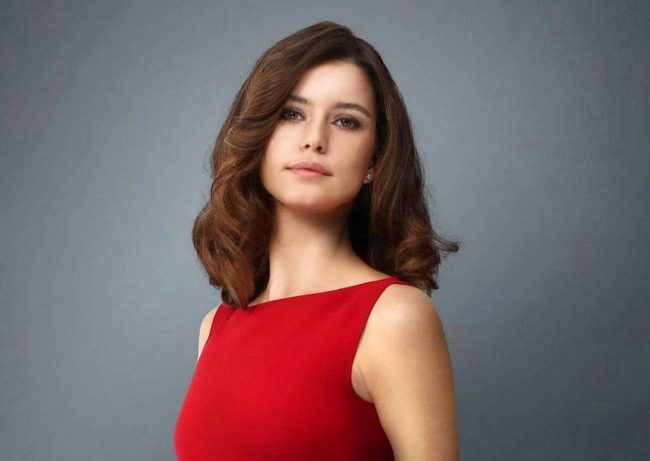 بيرين سات تعلن اعتزالها التمثيل.. لن تظهر في المسلسلات التلفزيونية مجدداً وجمهورها يعترض على السبب