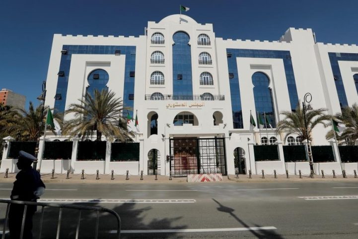 بموجب الدستور سيتولى رئيس مجلس الأمة مهام رئيس الدولة/ رويترز