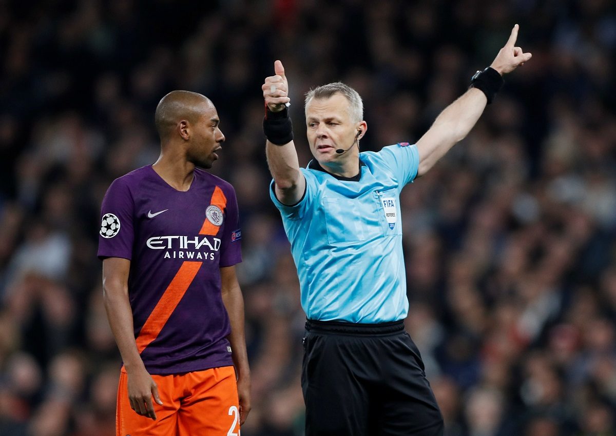 حَكَم لقاء البارسا وليفربول «فأل خير» في مدريد.. مثير للتشاؤم في كتالونيا