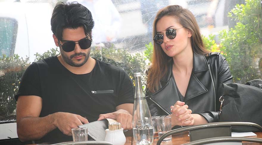 الممثل بوراك أوزجفيت وزوجته فهرية أفجين / مواقع التواصل الاجتماعي