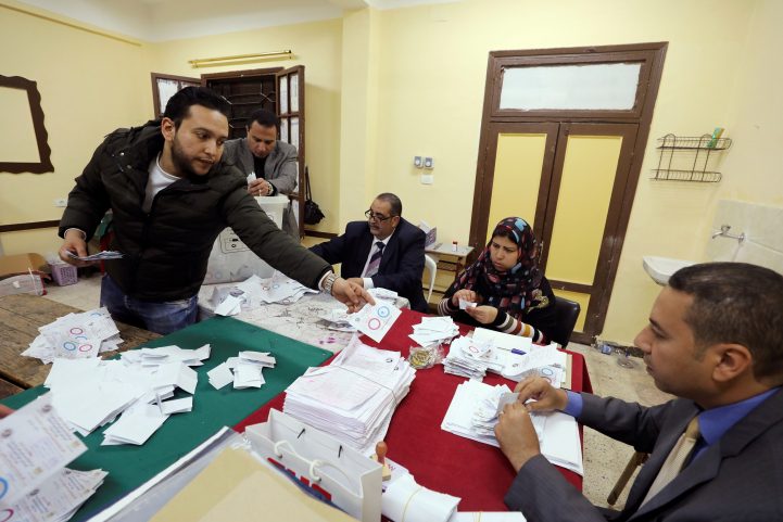 حوالي 27 مليون مصري شاركوا في الاستفتاء على التعديلات الدستورية/ رويترز