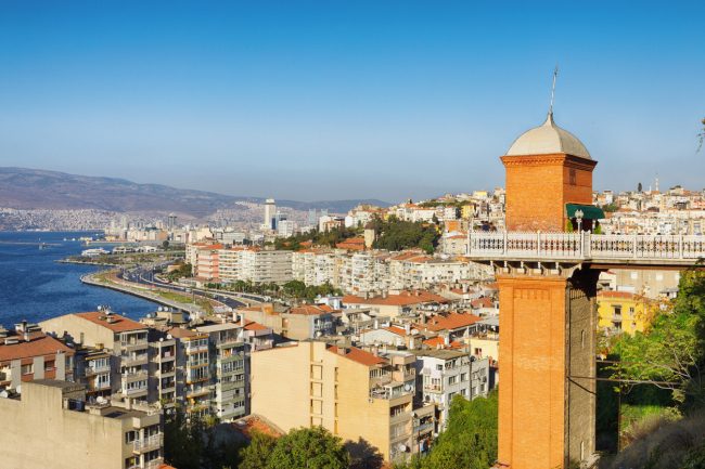 مصعد تاريخي وقصور فاخرة.. إليك أجمل الأماكن السياحية في إزمير