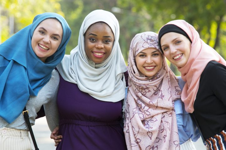 iStock\ أدت الحاجة إلى المزيد من خيارات الملابس الأنيقة والمحتشمة إلى تنامي هذه السوق 