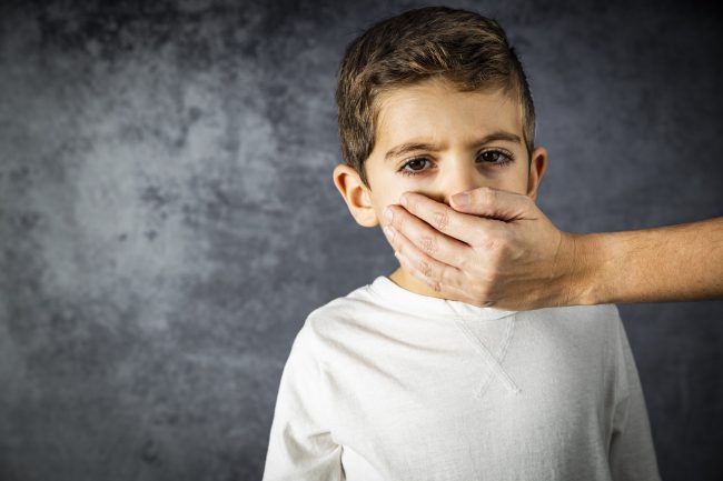 قصة طفل اختُطف في 2011 واستطاع إنقاذ نفسه بعد 8 سنوات