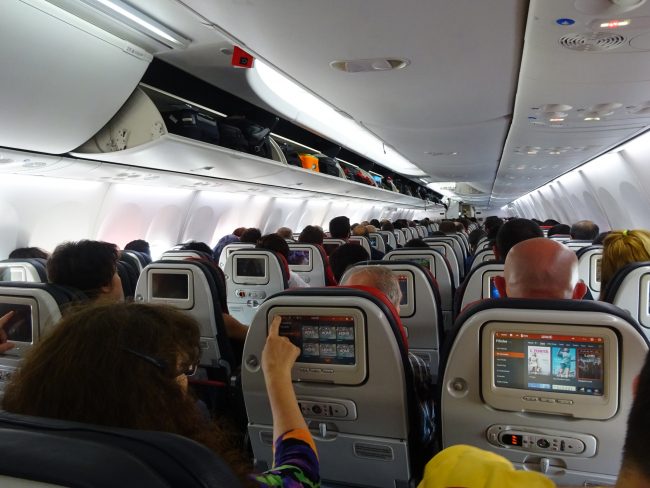 تعلَّم كيف تختار مكان الجلوس الآمن في وسائل النقل والسفر