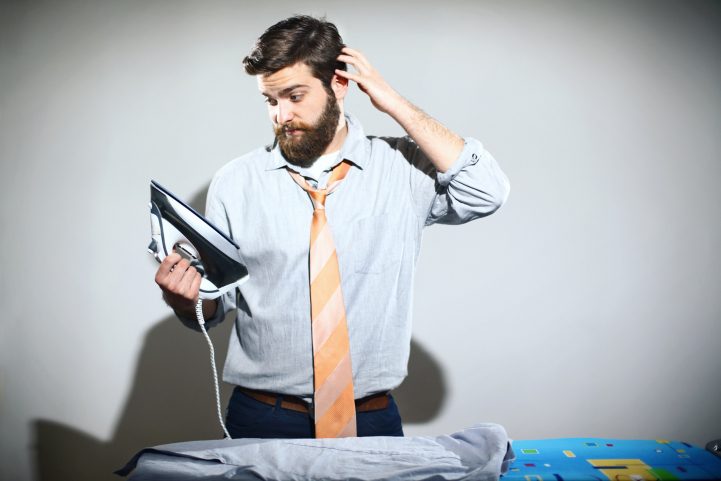 iStock/ حيل بسيطة تساعدكم في معرفة كيفية كي قمصانكم بصورة صحيحة