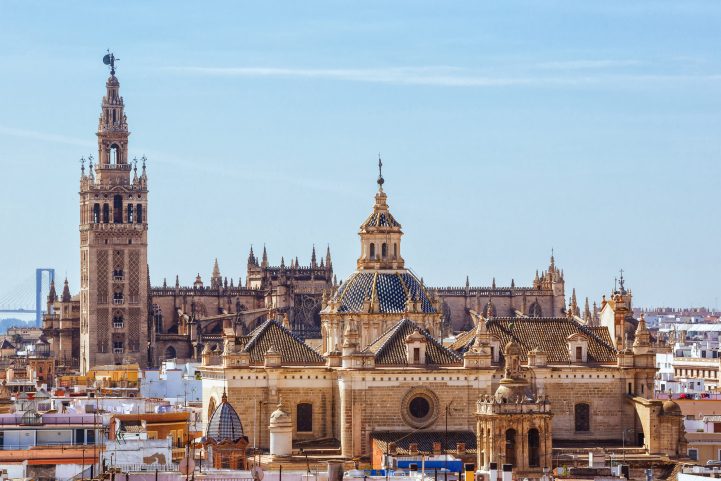 iStock/ أمر الخليفة أبي يعقوب يوسف ببناء جامع إشبيلية الكبير ليحاكي جامع قرطبة