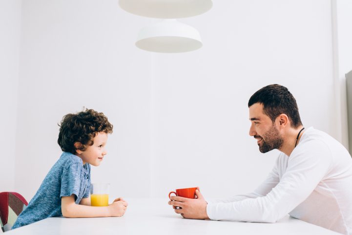 iStock \ علِّم طفلك كيف تكلم مع نفسه بلطف  
