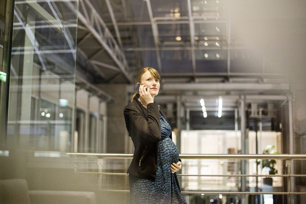 طبيب يجري عملية إجهاض لسيدة بالخطأ.. ذهبت للعيادة للحصول على علاجات مغذية فخرجت دون جنينها