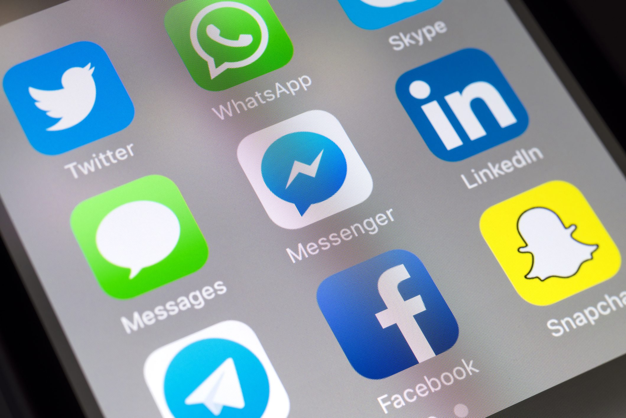 فيسبوك ماسنجر آخر المنضمين.. «وضع الظلام» أصبح متاحاً من أجل عمر بطارية أطول لهاتفك