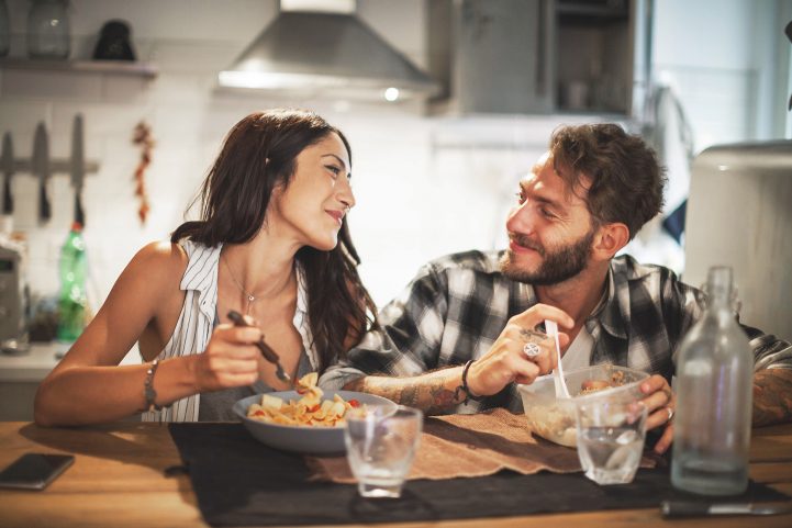 iStock/ ولأن أقصر الطرق لقلب الرجل، معدته، من المفترض أنك تعرفين ماعليك فعله الآن 