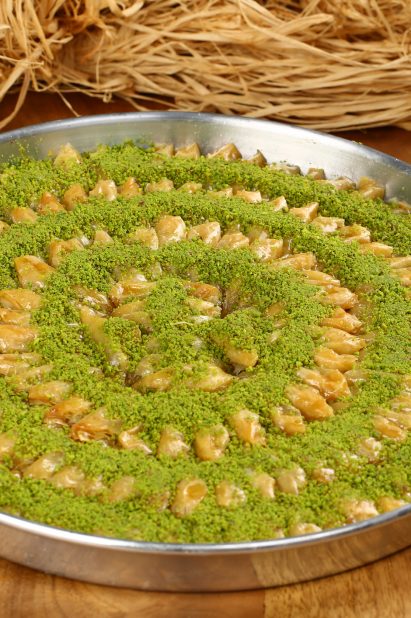 iStock/ شغّل الفرن على درجة حرارة 180 درجة قبل البدء بالتحضير