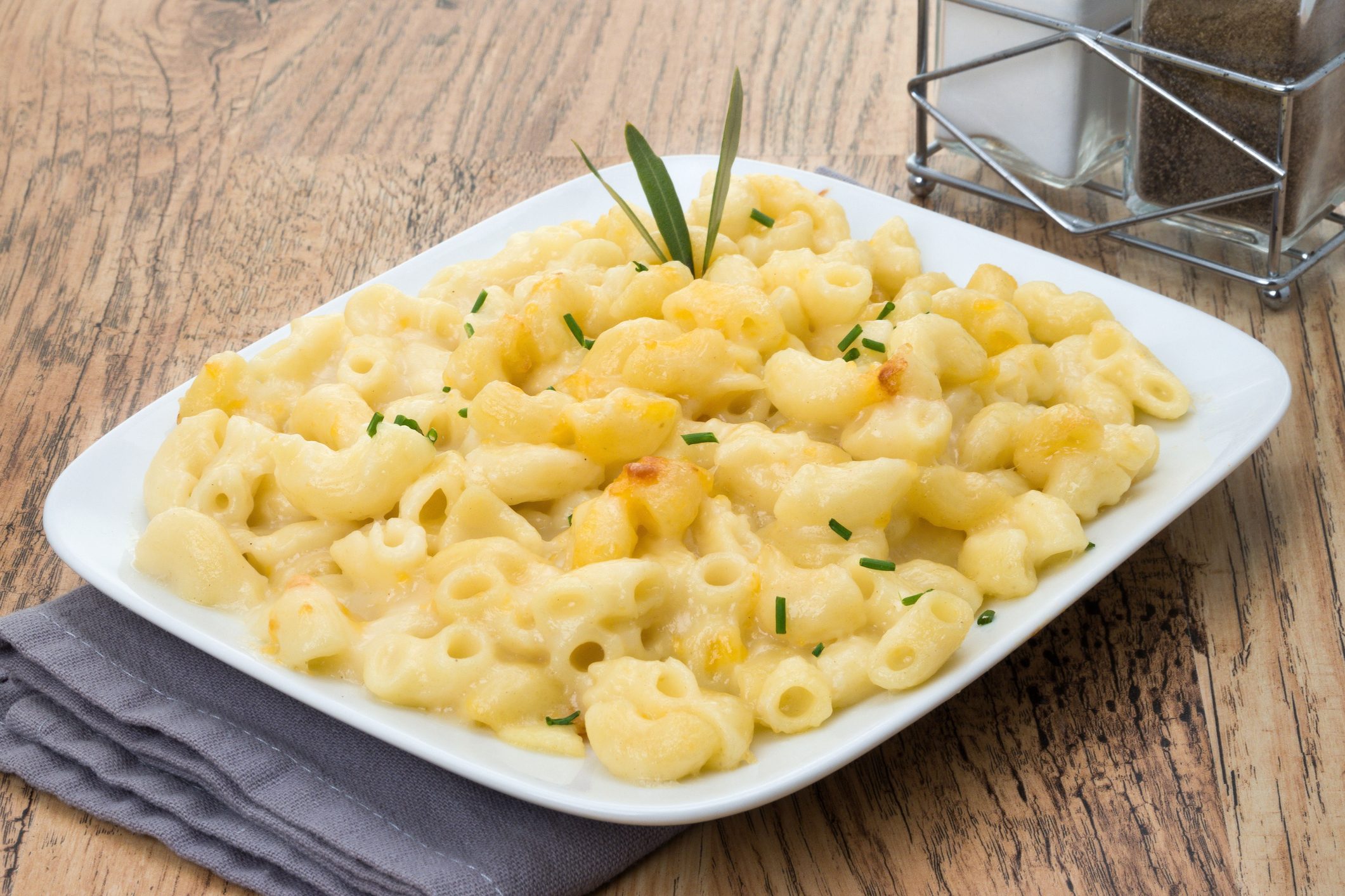 طريقة عمل المعكرونة بالبطاطا شبيهة بطبق ماك آند تشيز