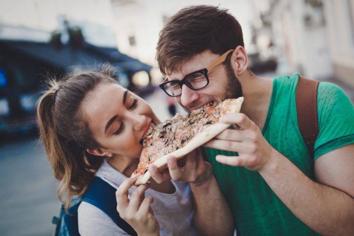 iStock/ إذا أردت أن تعرف كيف تجعل النساء يرغبن بك بشدة، فاعلم أن مظهرك الخارجي وأموالك وسيارتك وحدها لن تضمن لك ذلك.