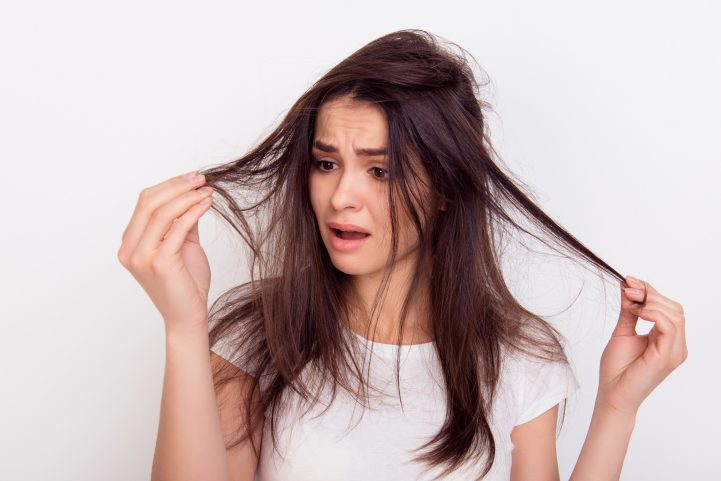 iStock\  الجفاف من أهم أسباب تقصف الشعر 
