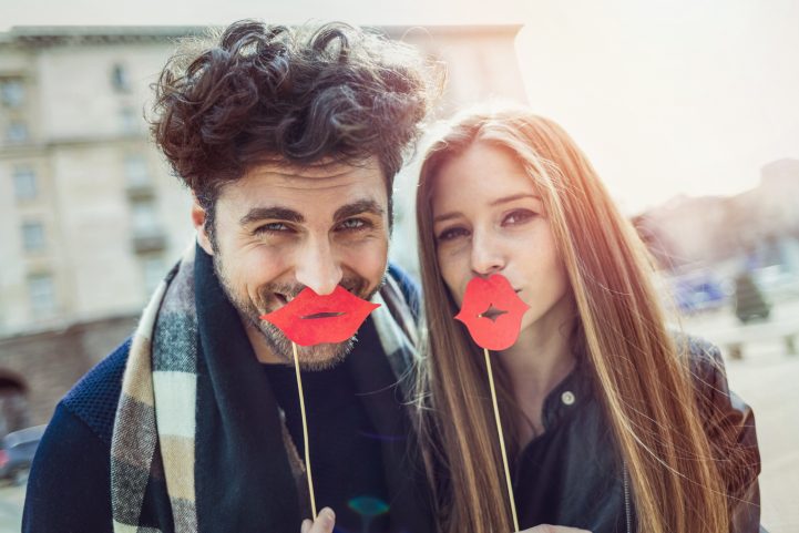 iStock/ يميل الناس إلى الانجذاب نحو شركاء يُشبهونهم، على سبيل المثال، لديهم نفس لون الشعر أو لون العين