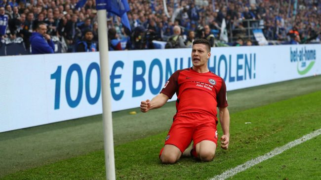 ينهي كلاسيكو الميركاتو.. فرانكفورت يفعّل شراء نجمه المتوهج ويصدم قطبي الليغا