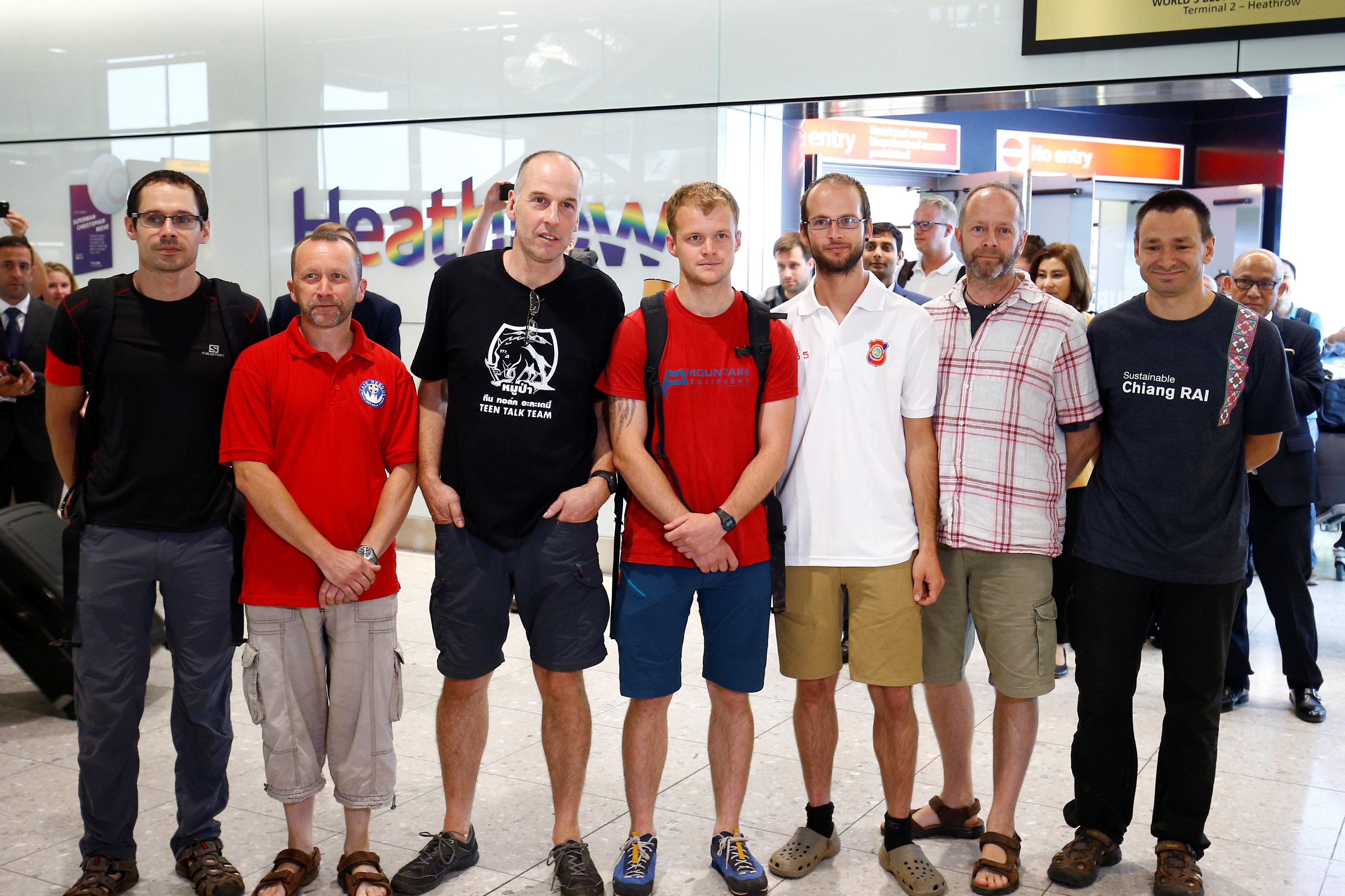 فتية الكهف غواص كهوف بريطانيا أمريكا