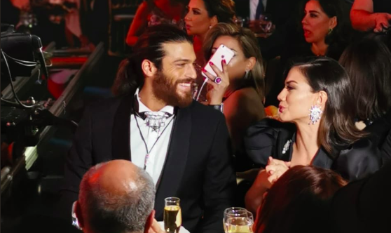 الممثل التركي جان يمان والممثلة ​ديميت أوزدمير / مواقع التواصل الاجتماعي