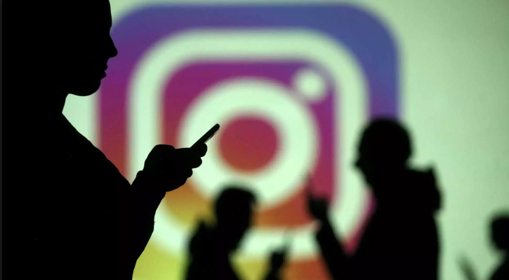 صورة توضيحية لمستخدمي انستغرام/ رويترز