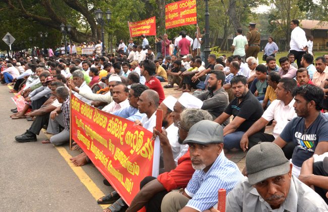 قلقٌ من دفع الثمن.. مسلمو سريلانكا يمنعون بثَّ الأذان ويتضامنون مع الضحايا خوفاً من الانتقام