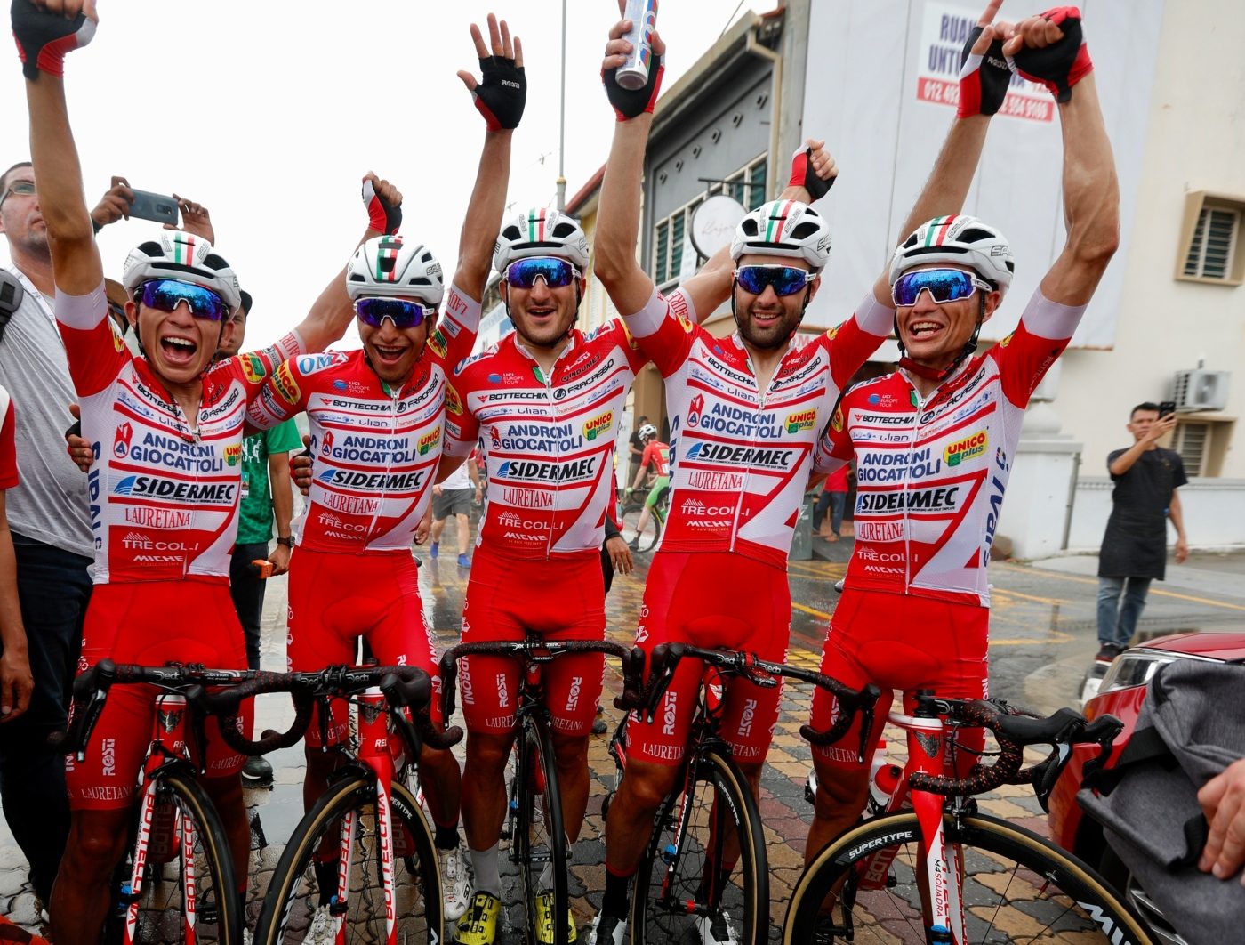 الإيطالي ماتيو بيلوتشي يكسر القاعدة ويفوز بالمرحلة السادسة للسباق