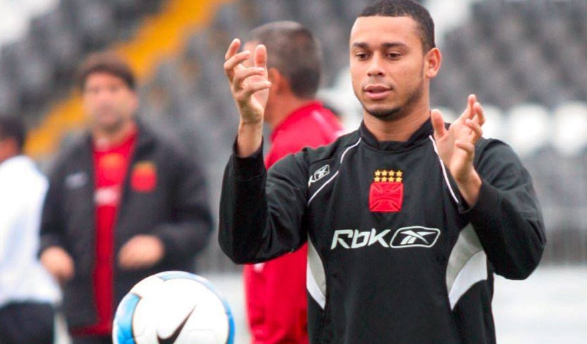 زاملَ المهاجمَ الشهير روماريو.. شوارع البرازيل تكتب النهاية الحزينة لمأساة نجم فاسكو دا غاما