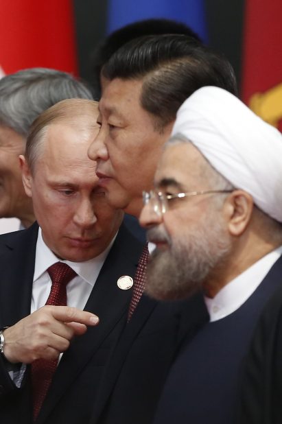 إيران تحاول الاعتماد على حلفائها الدوليين وعلى رأسهم روسيا والصين، للإفلات من الحصار الاقتصادي، فهل ينفعانها؟/ AFP