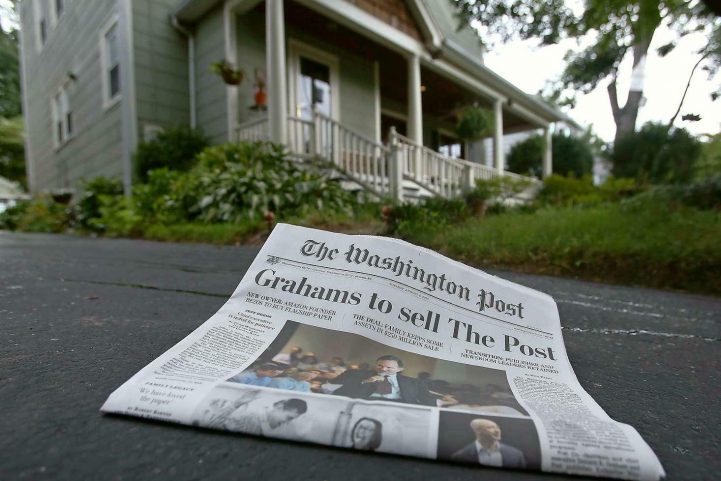 Reuters/ اشترى بيزوس صحيفة The Washington Post في عام 2013، التي تُعد إحدى الصحف الرائدة في الولايات المتحدة.