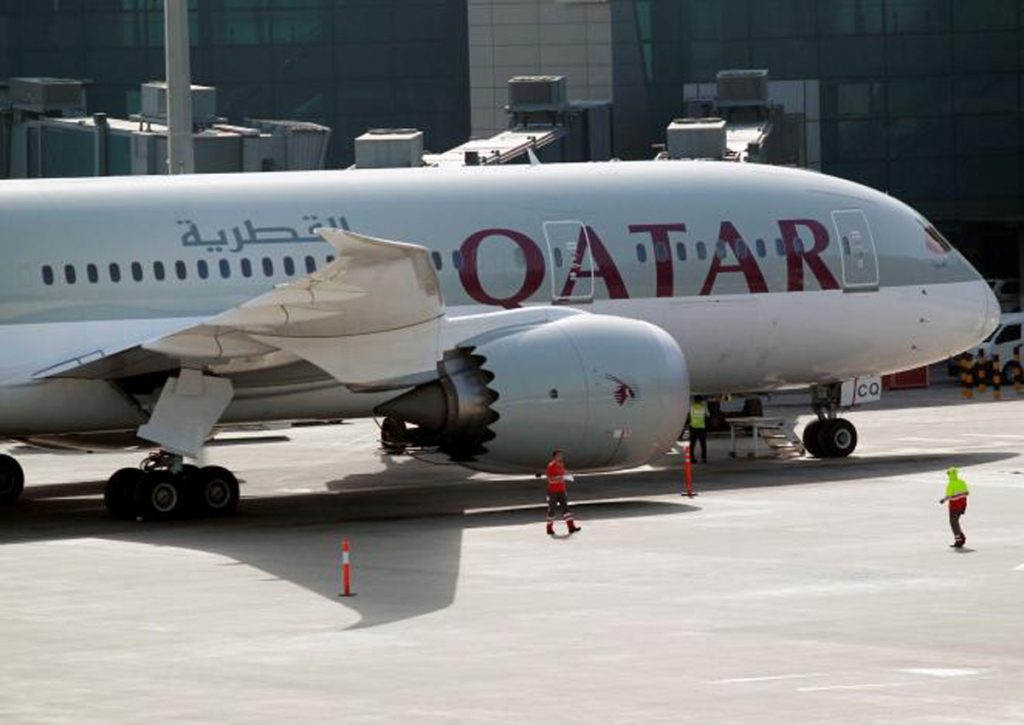 أول طائرة قطرية تهبط في جدة