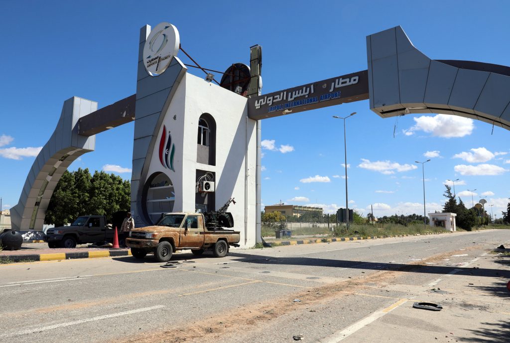 مواجهات مسلحة في مطار طرابلس الحرب في ليبيا