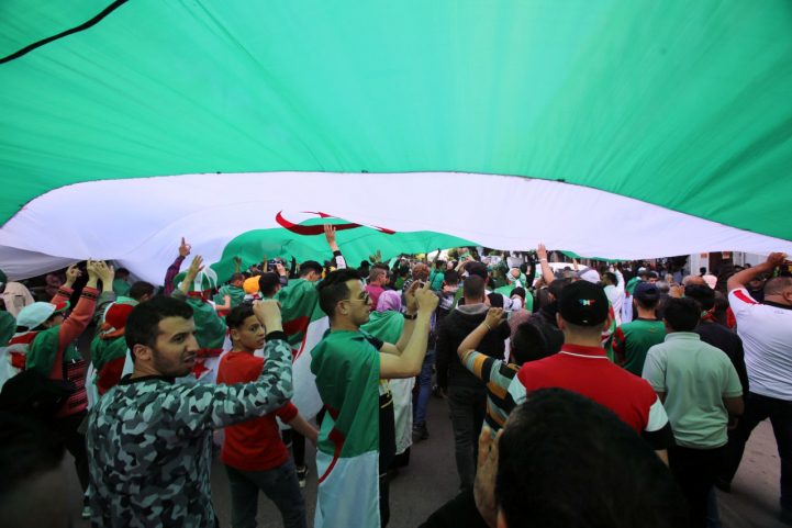 المظاهرات في الجزائر ضد النخبة الحاكمة/ رويترز