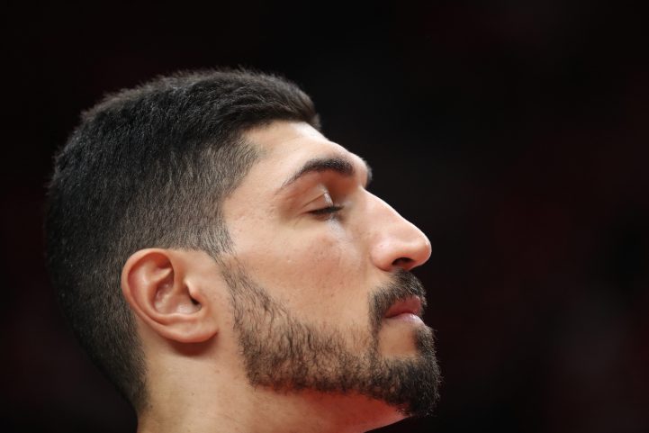 أنيس كانتر اللاعب التركي المحترف في الدوري الأمريكي لكرة السلة للمحترفين/ رويترز