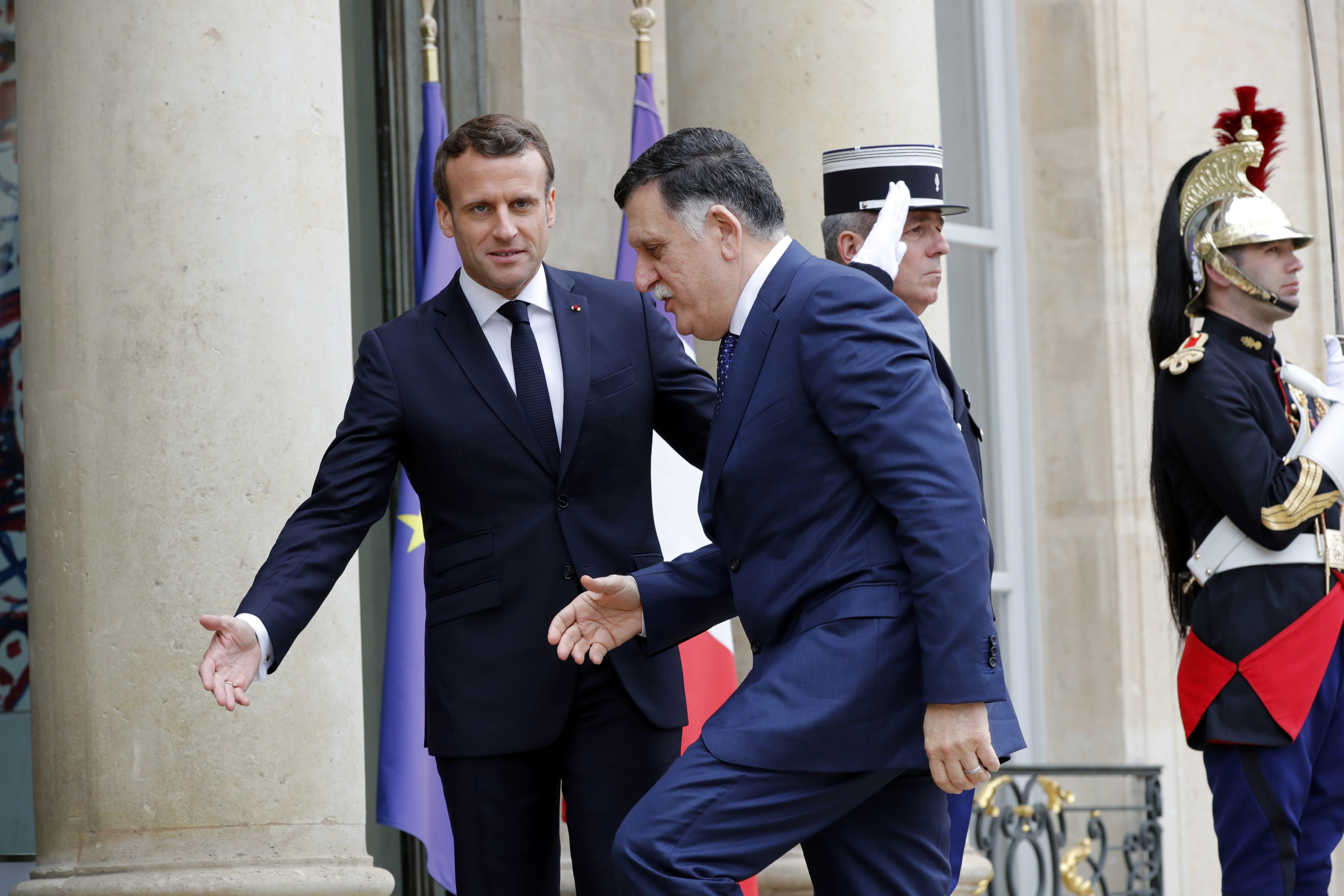 هل تدفع ثمن دعم حفتر؟ حكومة طرابلس تعلق العمل مع  40 شركة بينها شركات مصرية وفرنسية