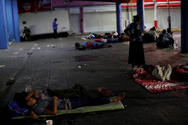 مهاجر ينجو بعد غرق 39 شخصاً رافقوه في قارب قرب سواحل أمريكا.. قضى يومين تحت برودة شديدة وبدون طعام!