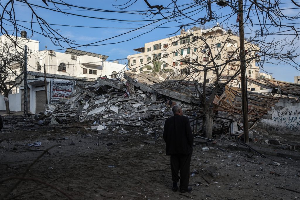 إسرائيل تقصف 200 هدف مدني بغزة: أبنية سكنية ومساجد ومحال تجارية