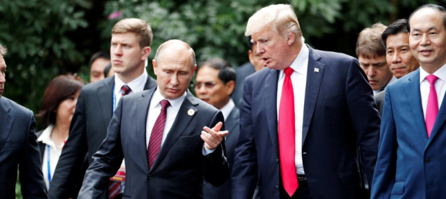 ترامب يهدد بغزو فنزويلا وموسكو تتحدى.. لكن ما دخل سوريا وليبيا بالقصة؟