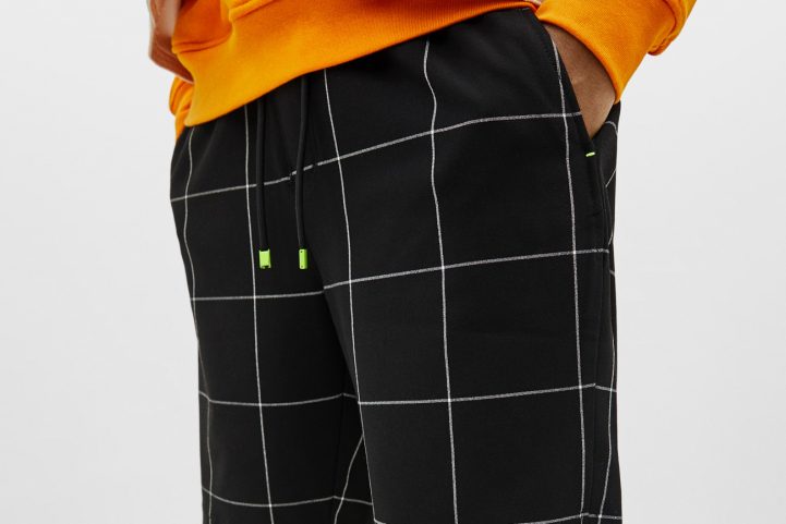 Bershka/ شورت برومودا قماش كارّو