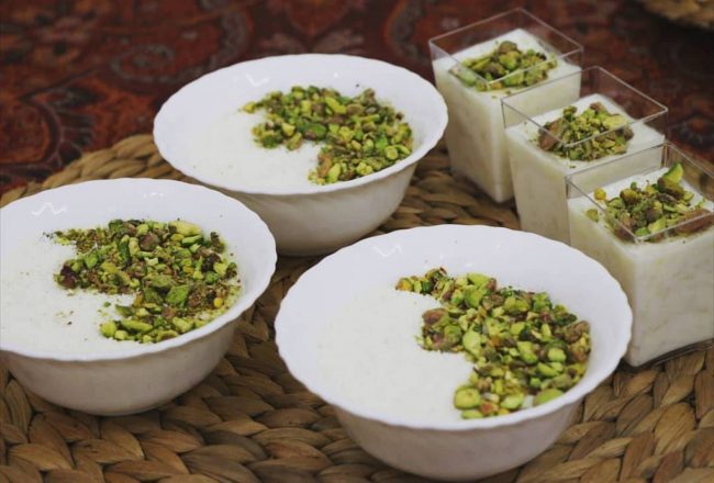 ملك الحلويات التي تقدّم لإكرام الضيف.. طريقة تحضير الرز بحليب بأسرع وقت