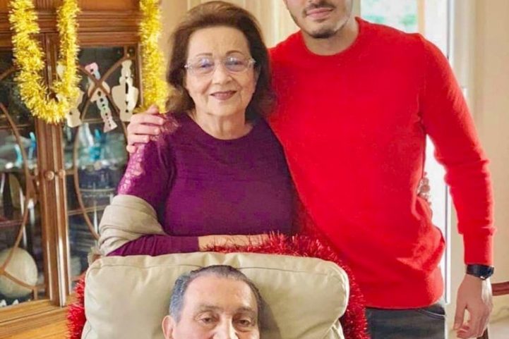 نجل علاء مبارك مع جده وجدته