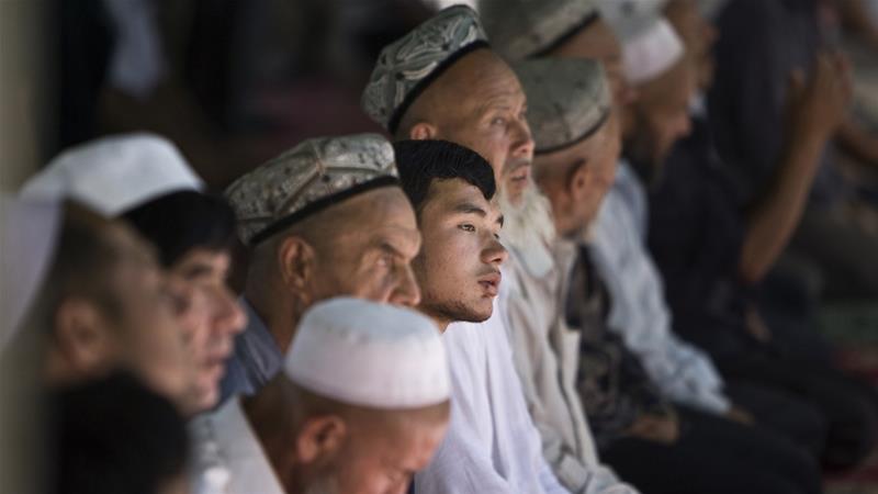 صورة لمجموعة من الإيغور في الصين / رويترز