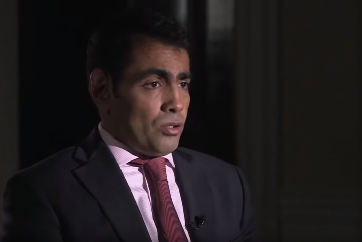 المعارض السعودي غانم المصارير (الدوسري) خلال مقابلة له على محطة BBC 