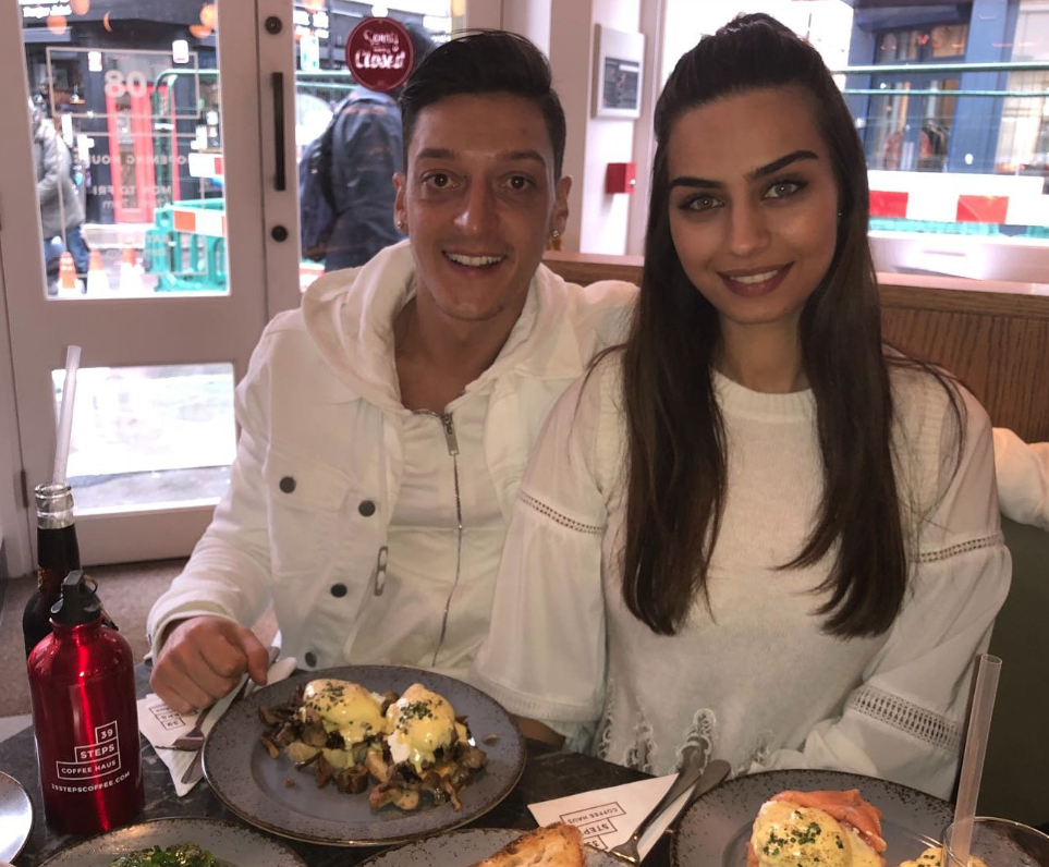 مسعود أوزيل أمينه غولشه