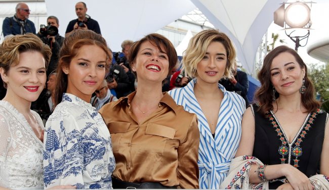 الشعار الذي أطاح بجماعة بوتفليقة يصدح في مهرجان كان السينمائي