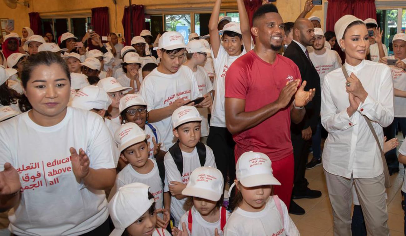 ضمن جهود اللجنة العليا للمشاريع والإرث.. صمويل إيتو يزور مدرسة للأطفال اللاجئين في ماليزيا