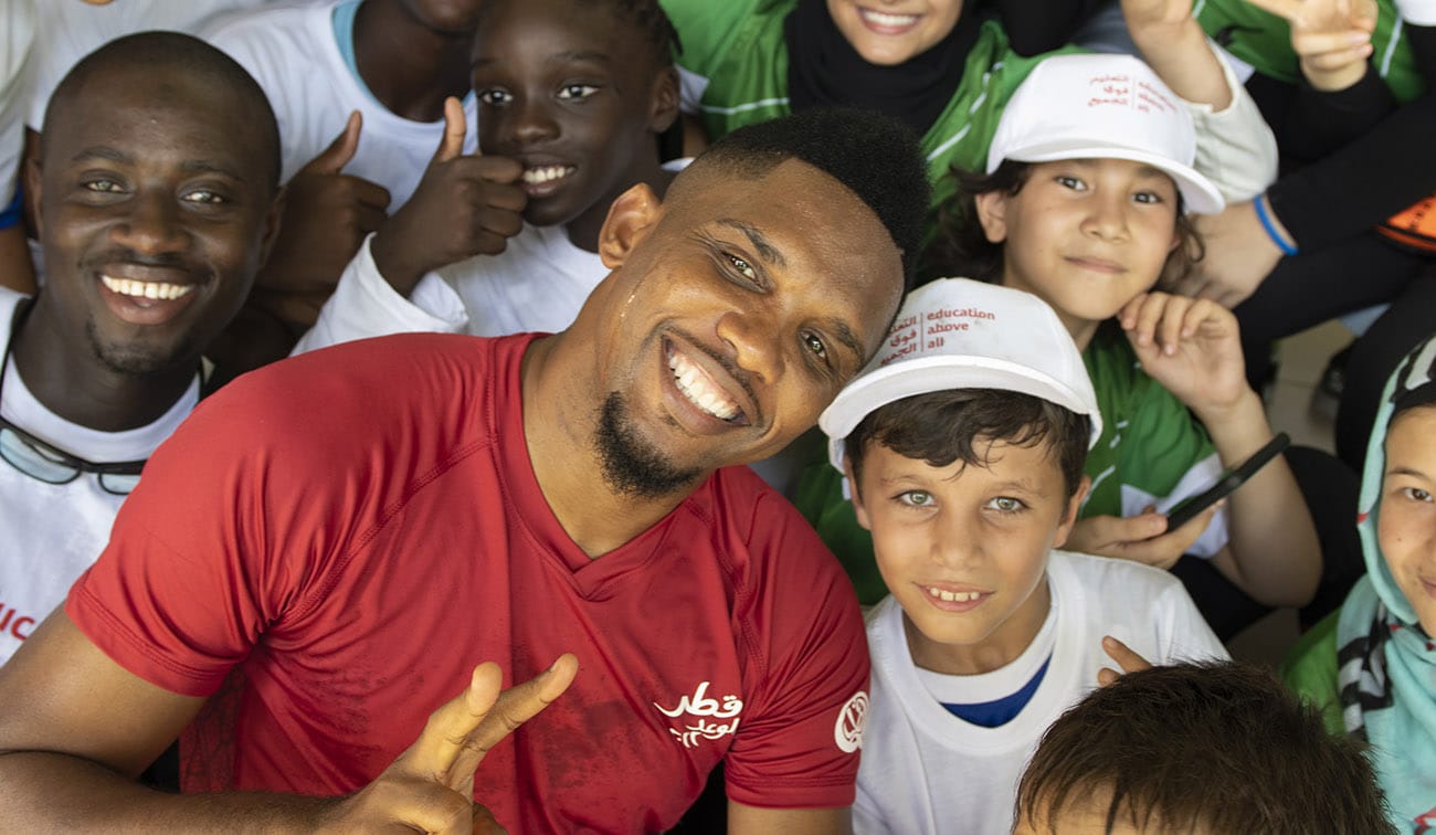 ضمن جهود اللجنة العليا للمشاريع والإرث.. صمويل إيتو يزور مدرسة للأطفال اللاجئين في ماليزيا